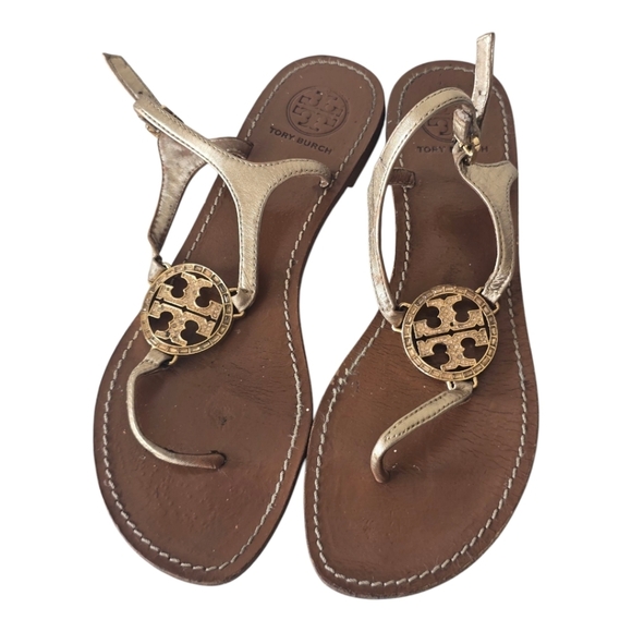 Tory Burch Metallic Gold Leather Sandals Sz 9M Logo Thong  Flats Medallion Women - Picture 1 of 12